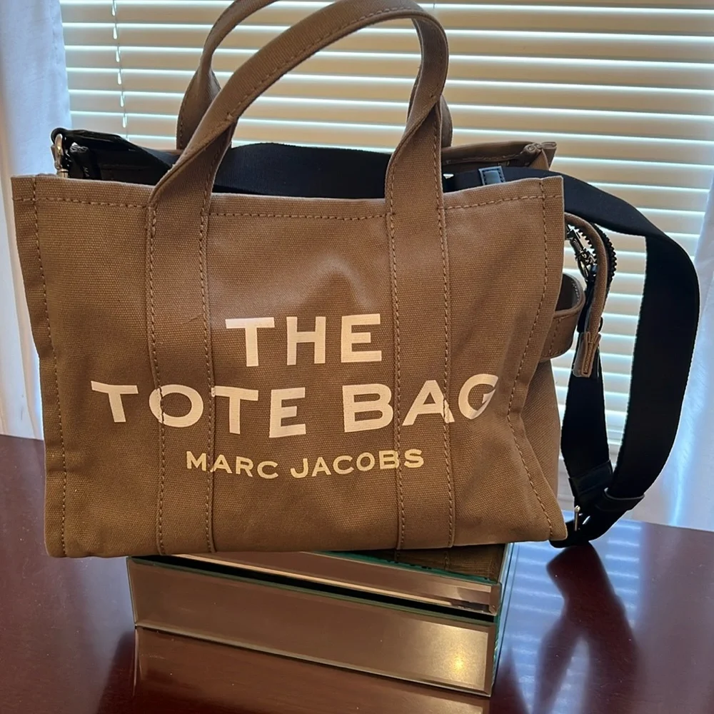 Marc Jacobs Tan Tote Bag *EUC* - Picture 2 of 5